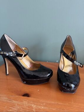 Guess by Marciano Black Patent Mary Jane Platform Heels